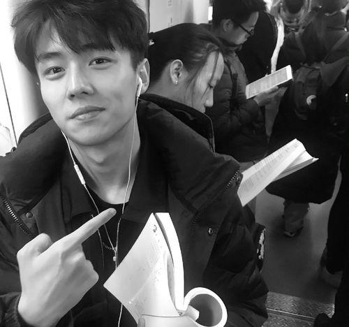 吃瓜娱乐微博头像男的,揭秘吃瓜娱乐界男明星的微博头像魅力